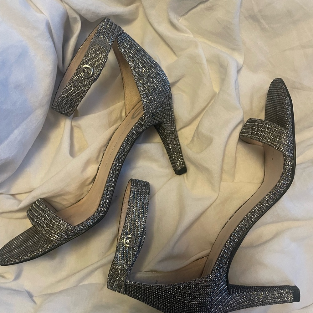 Wishbone Silver Women's Sandals Size 8